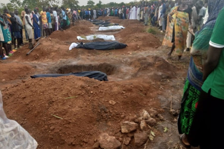 Lightning kills 13 children at Uganda refugee camp