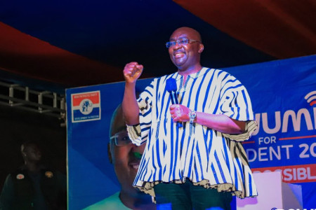 Bawumia Criticizes NDC and Mahama at Saboba Rally, Calls for Change in December Elections